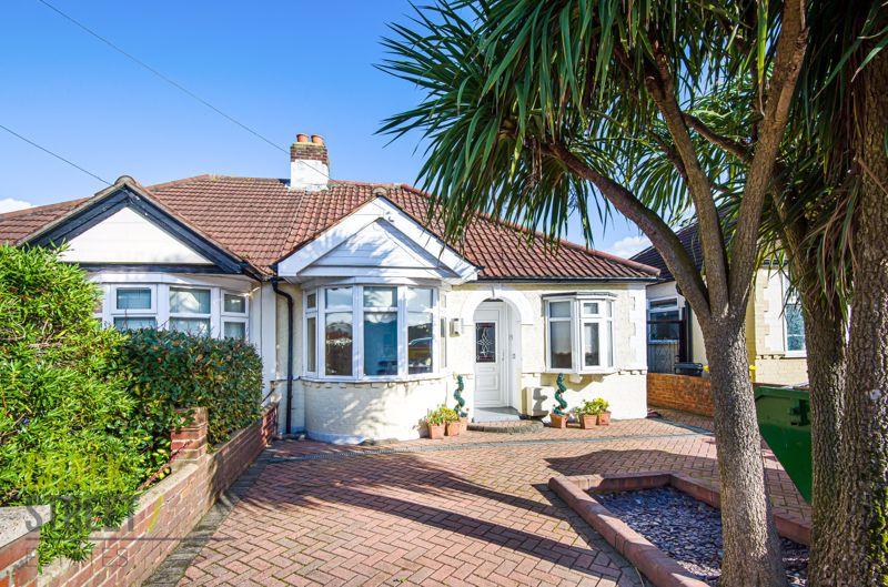 Lawns Way, Collier Row, RM5 2 bed semidetached bungalow £425,000