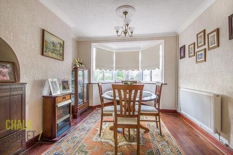 9 Abbotts Close, Romford, RM7 8QU