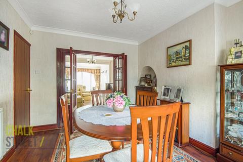 9 Abbotts Close, Romford, RM7 8QU