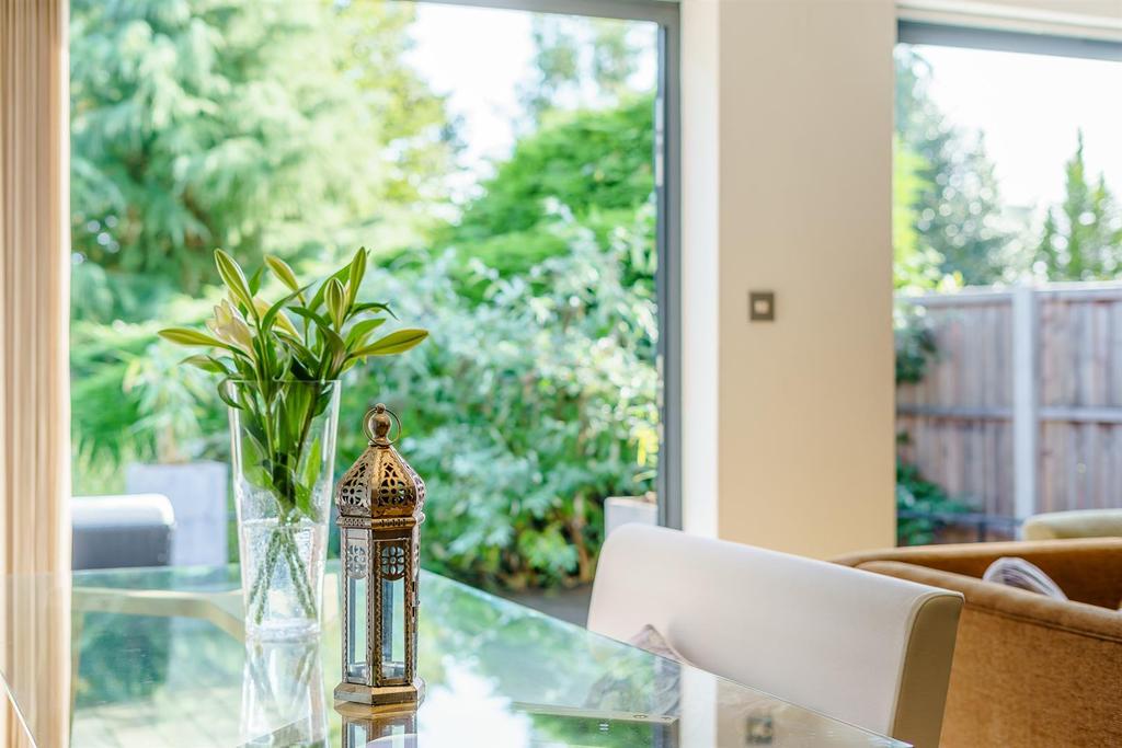 8481423-interior11.jpg