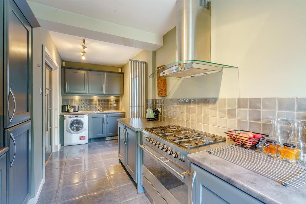 8481423-interior30.jpg