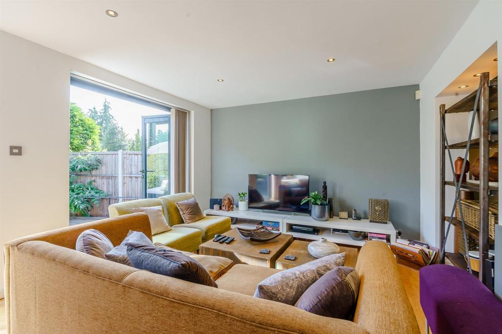 8481423-interior02.jpg