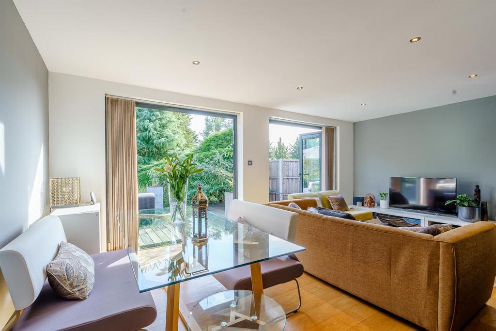 8481423-interior03.jpg