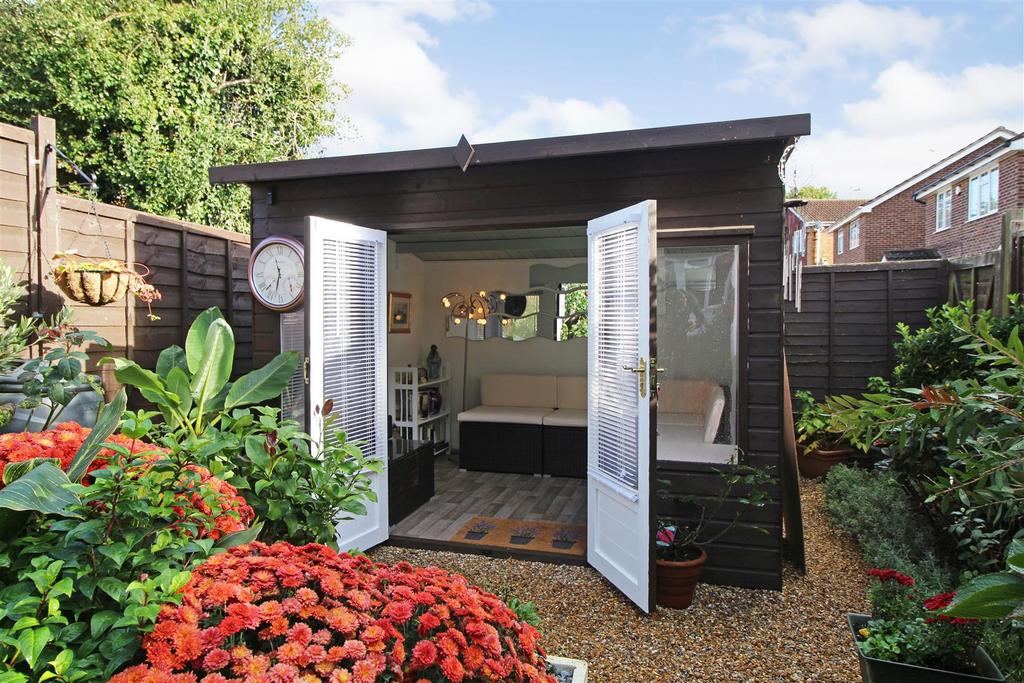 Swallowtail Road, Horsham 3 bed terraced house £340,000