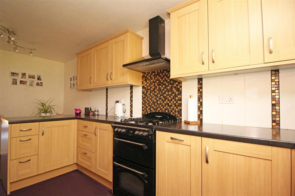 Swallowtail Road, Horsham 3 bed terraced house £340,000