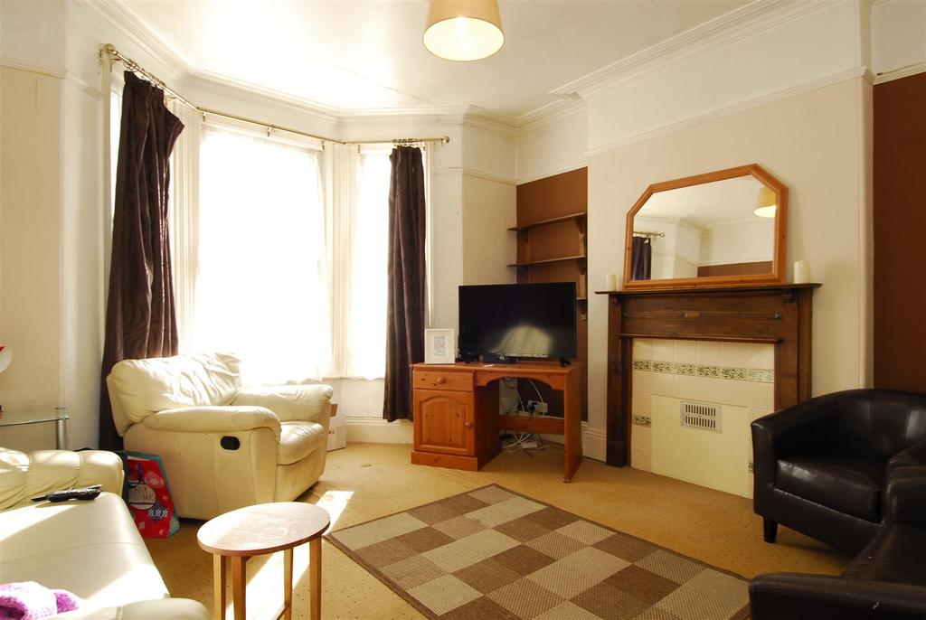 Desborough Road, Plymouth 3 bed house £347 pcm (£80 pw)