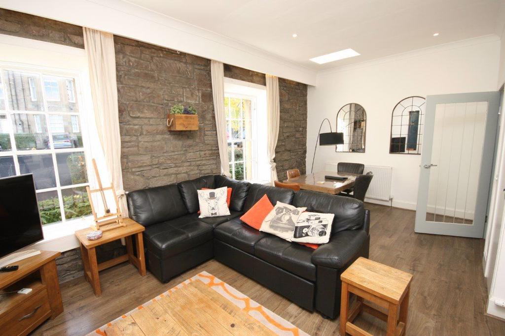 Rothesay Mews, Edinburgh 2 bed flat £1,900 pcm (£438 pw)