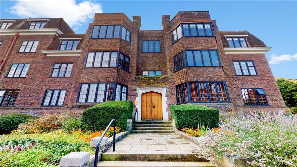 Keble House, Manor Fields, Putney, SW15 2 bed flat £2,250 pcm (£519 pw)