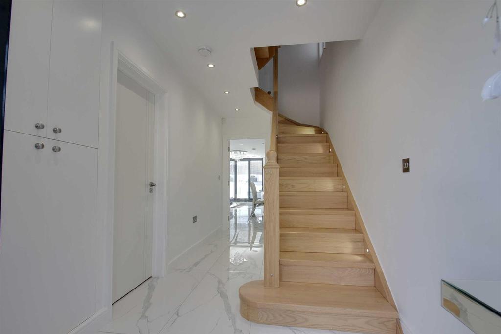 Woodlands Avenue, Berkhamsted 4 bed semidetached house £975,000