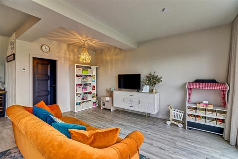 14 Brownberrie Gardens, Horsforth, Leeds, LS18 5PS