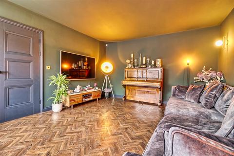 14 Brownberrie Gardens, Horsforth, Leeds, LS18 5PS
