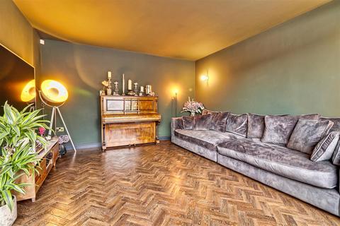 14 Brownberrie Gardens, Horsforth, Leeds, LS18 5PS