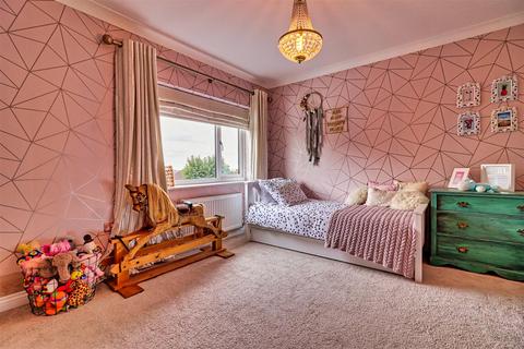 14 Brownberrie Gardens, Horsforth, Leeds, LS18 5PS