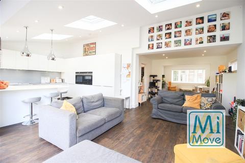 35 Downs Road, Sutton, SM2 5NR
