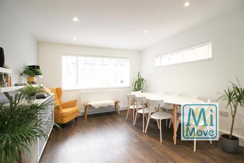 35 Downs Road, Sutton, SM2 5NR