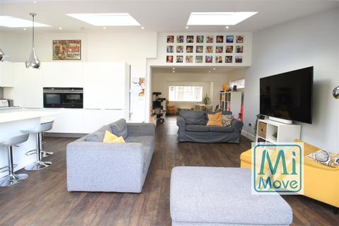 35 Downs Road, Sutton, SM2 5NR