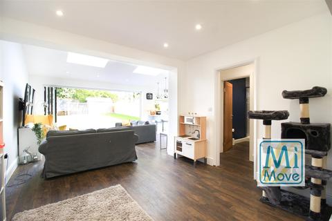 35 Downs Road, Sutton, SM2 5NR