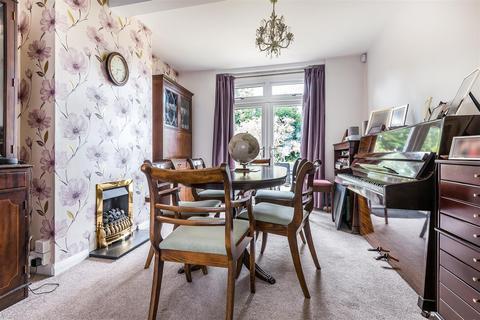 111 Berrylands, Surbiton, KT5 8JX