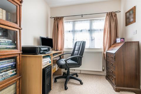 111 Berrylands, Surbiton, KT5 8JX
