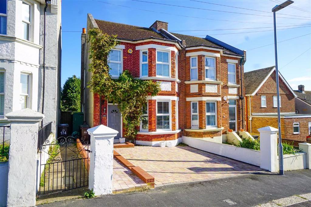 Athelstan Road, Hastings, East Sussex 3 bed semidetached house £400,000
