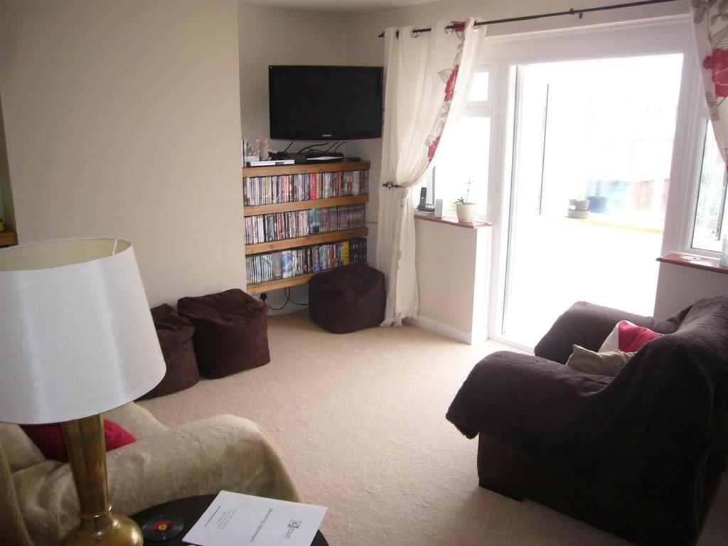 Keld Drive, Uckfield 2 bed semidetached bungalow £335,000