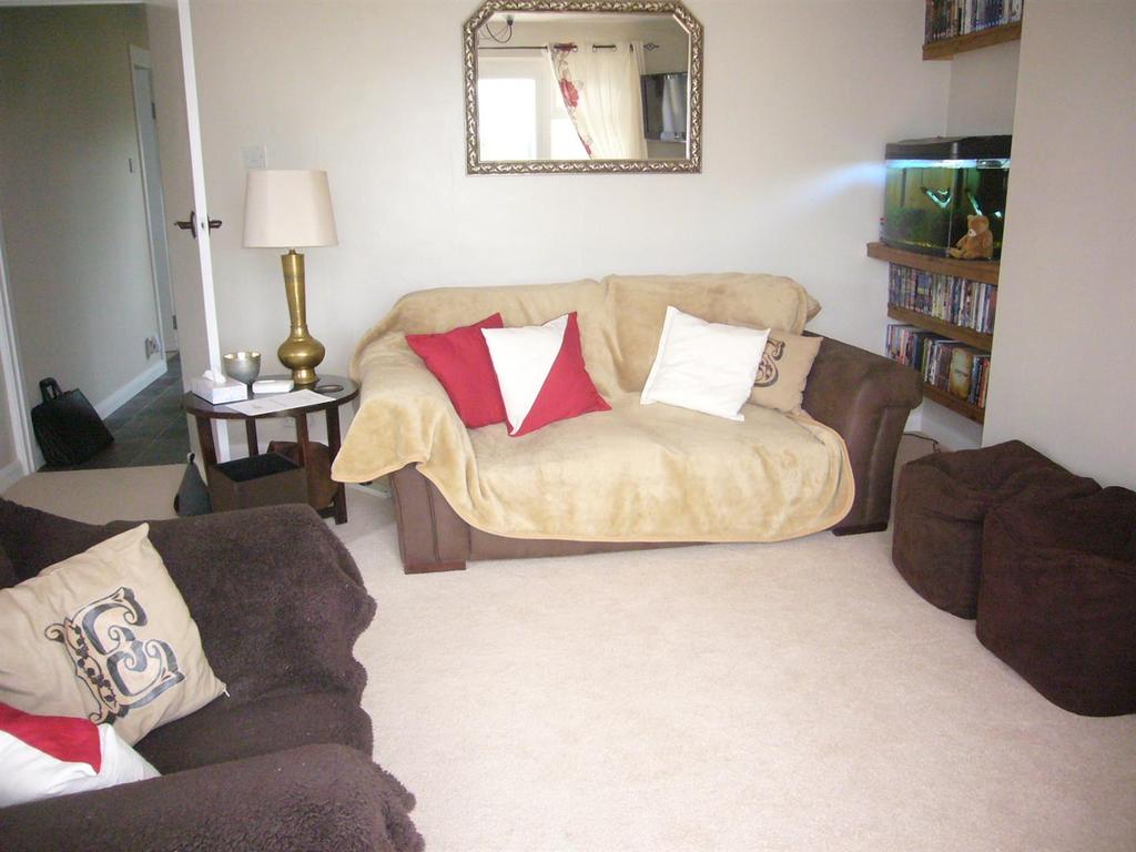 Keld Drive, Uckfield 2 bed semidetached bungalow £335,000