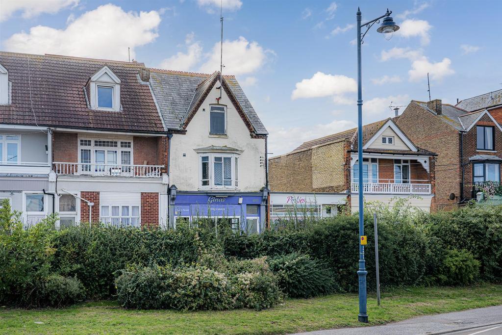 Tower Parade, Whitstable 1 bed flat £550 pcm (£127 pw)