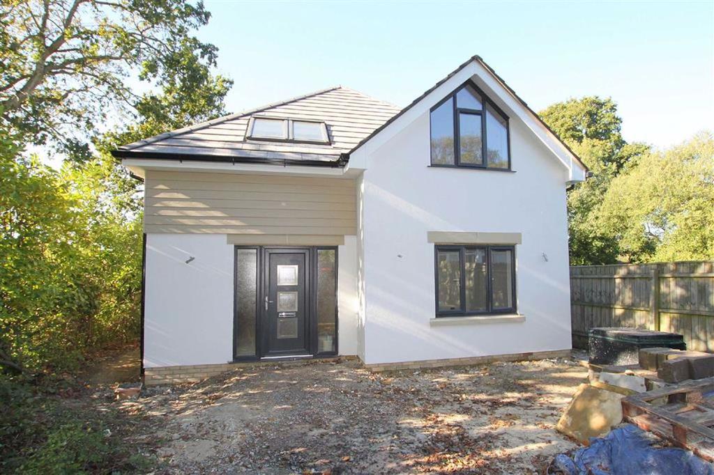 Ringwood Road, Walkford, Christchurch, Dorset 4 bed detached house £