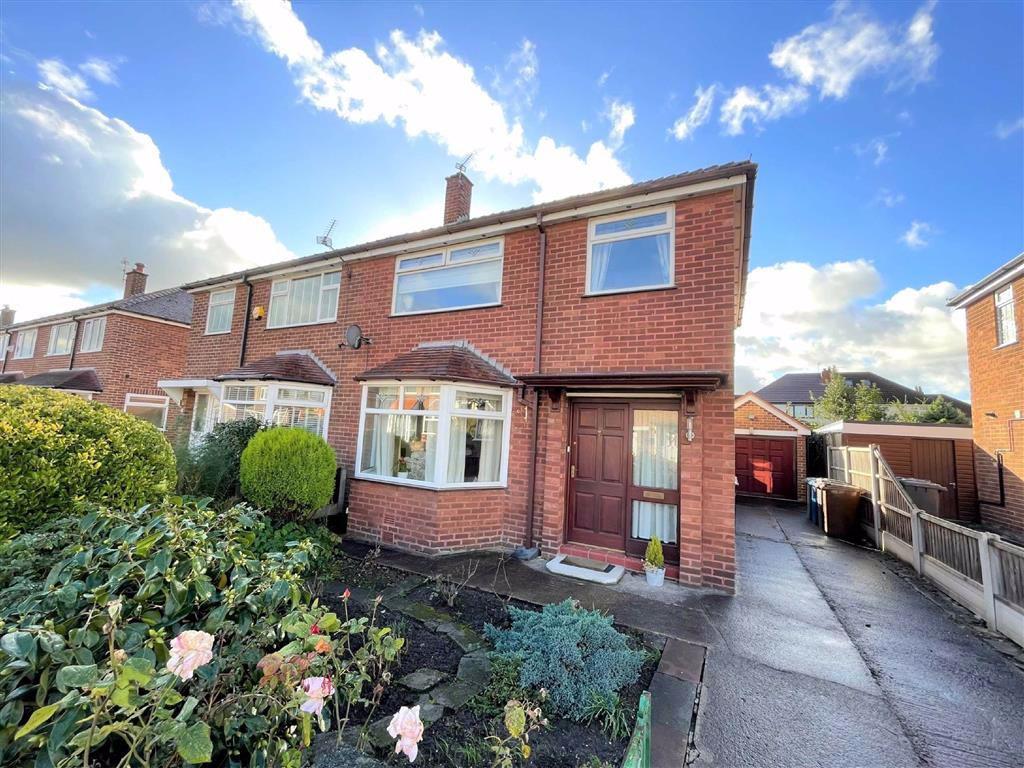 Meynell Drive, Leigh 3 bed semidetached house £250,000