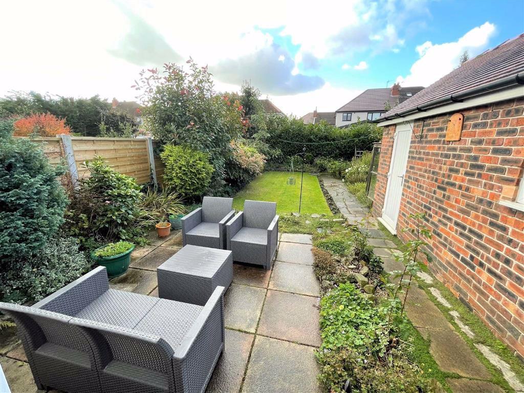 Meynell Drive, Leigh 3 bed semidetached house £250,000