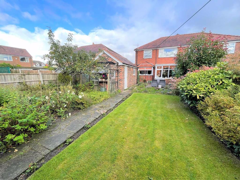 Meynell Drive, Leigh 3 bed semidetached house £250,000