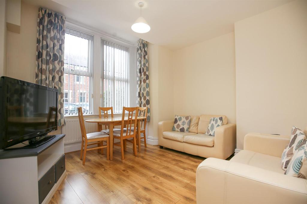 Windsor Terrace, South Gosforth, NE3 3 bed apartment £1,040 pcm (£240 pw)