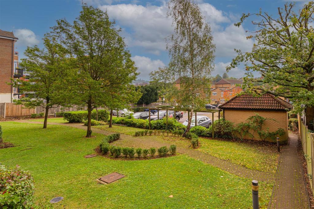 Station Road, Redhill 1 bed apartment £190,000