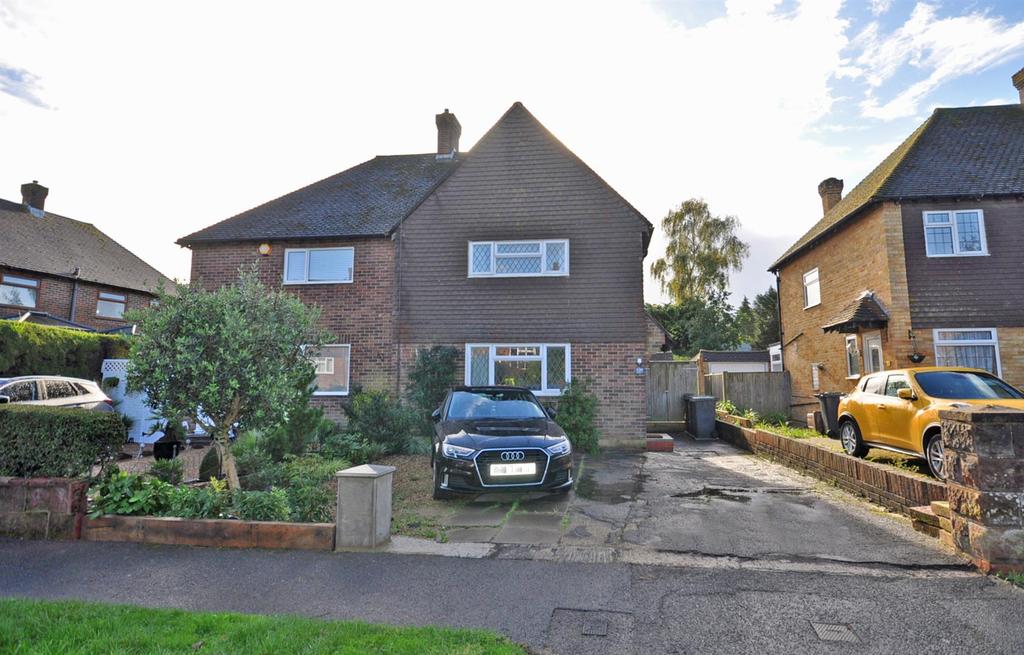 Harebeating Drive, Hailsham 2 bed semidetached house £295,000