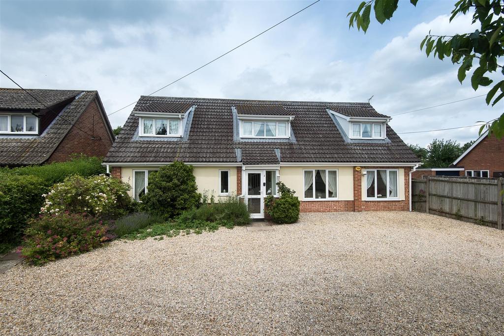 Style Loke, Barford, Norwich 5 bed chalet £450,000