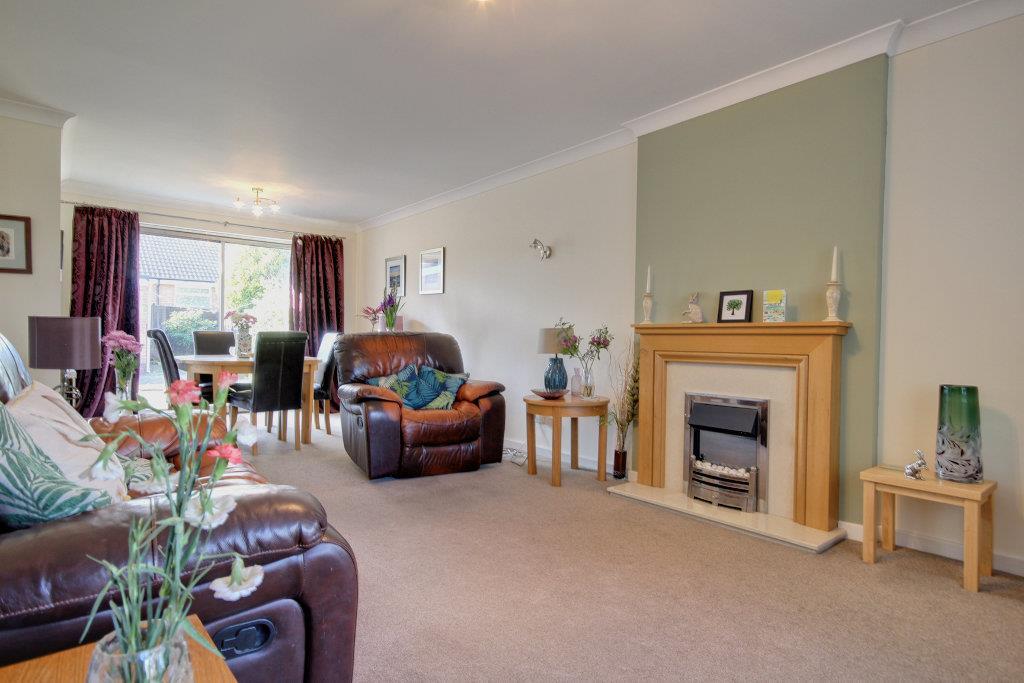Spacious Lounge Dining Room
