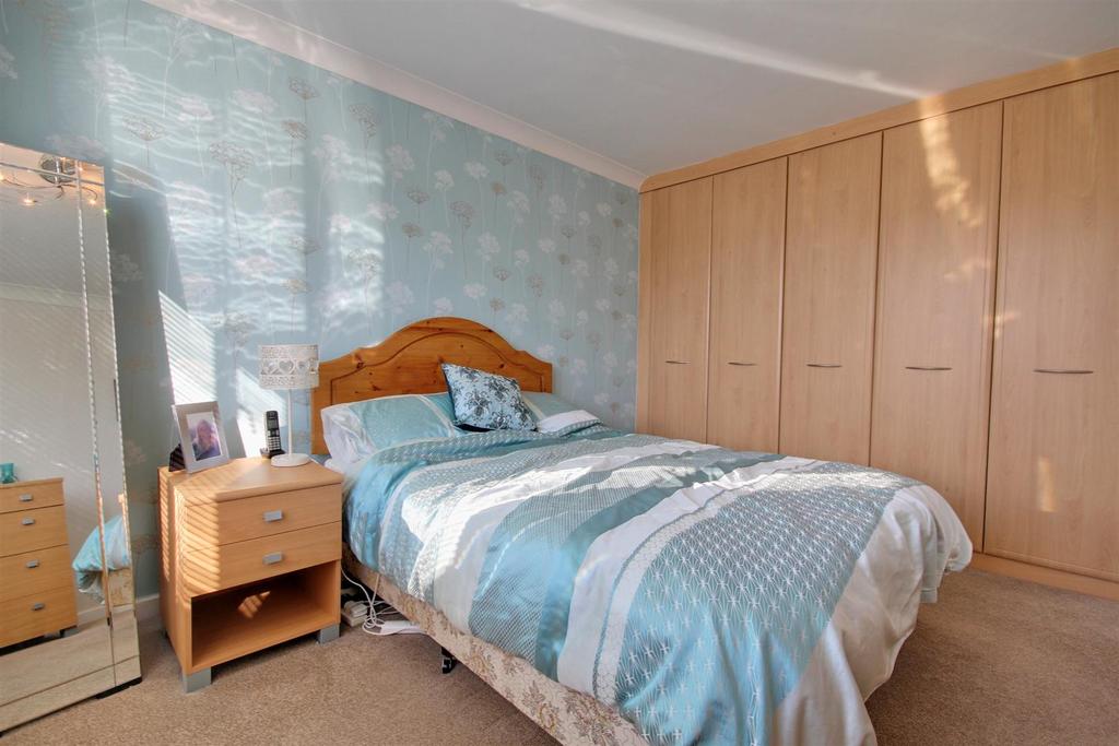 THREE DOUBLE Bedrooms