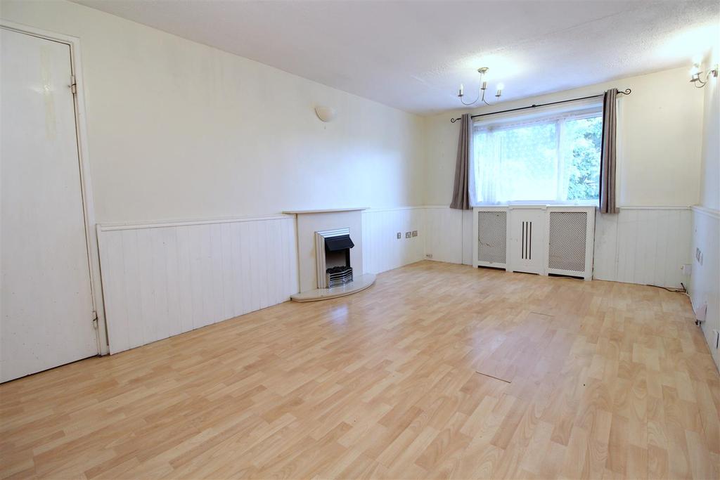 Holyrood Crescent, St Albans, Hertfordshire 1 bed flat £185,000