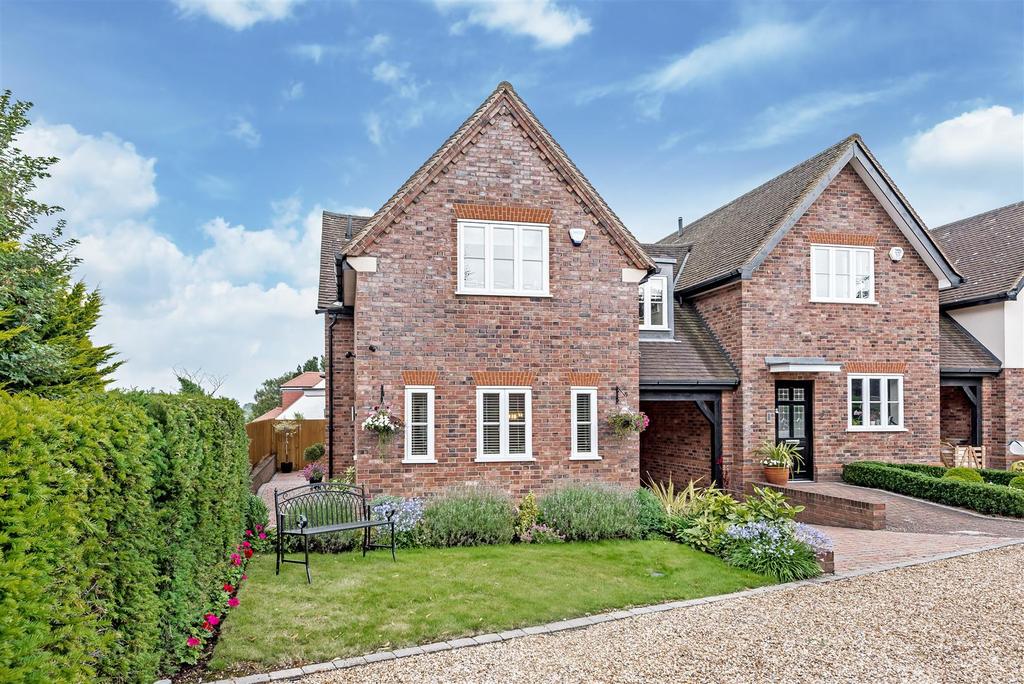 Old Nursery Close, Shenley 3 bed semidetached house £1,000,000