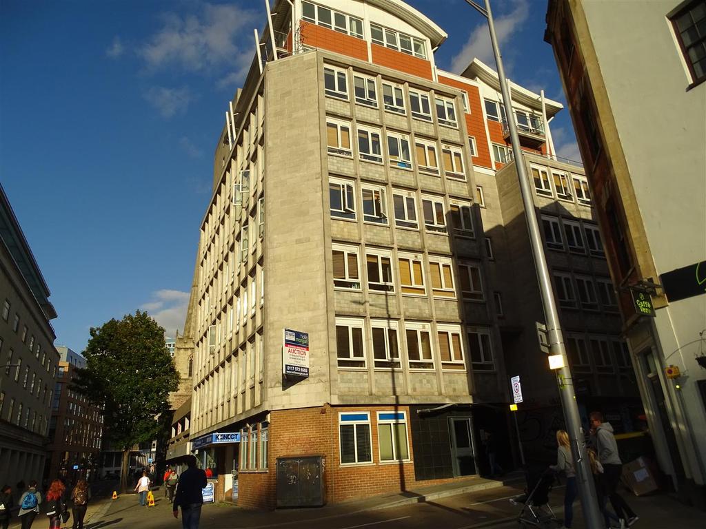 St Giles Court Small St Bristol Studio £725 pcm (£167 pw)