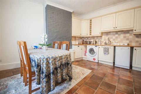 2 Meadowside, Chelmsford, CM2 6LN