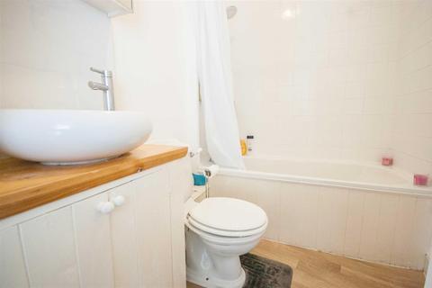 2 Meadowside, Chelmsford, CM2 6LN