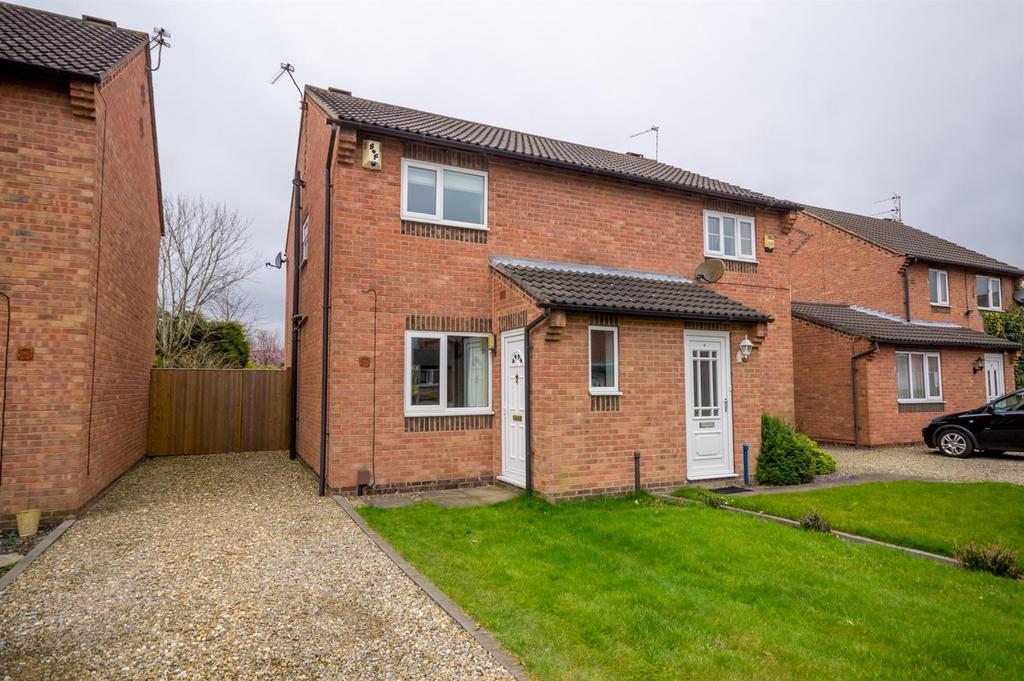 6 Bransholme Drive York 2 bed semidetached house £895 pcm (£207 pw)