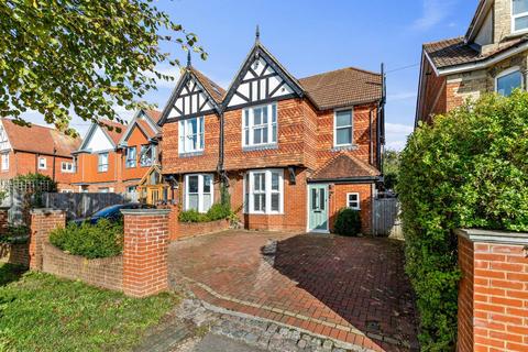 239 Faversham Road, Kennington, Ashford, TN24 9AJ