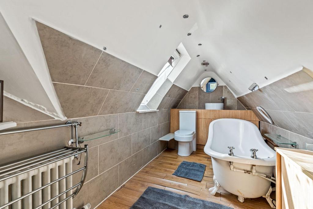 Bedroom 1 En-Suite.jpg