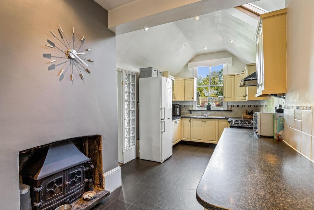 Kitchen (2).jpg