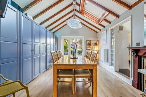 239 Faversham Road, Kennington, Ashford, TN24 9AJ