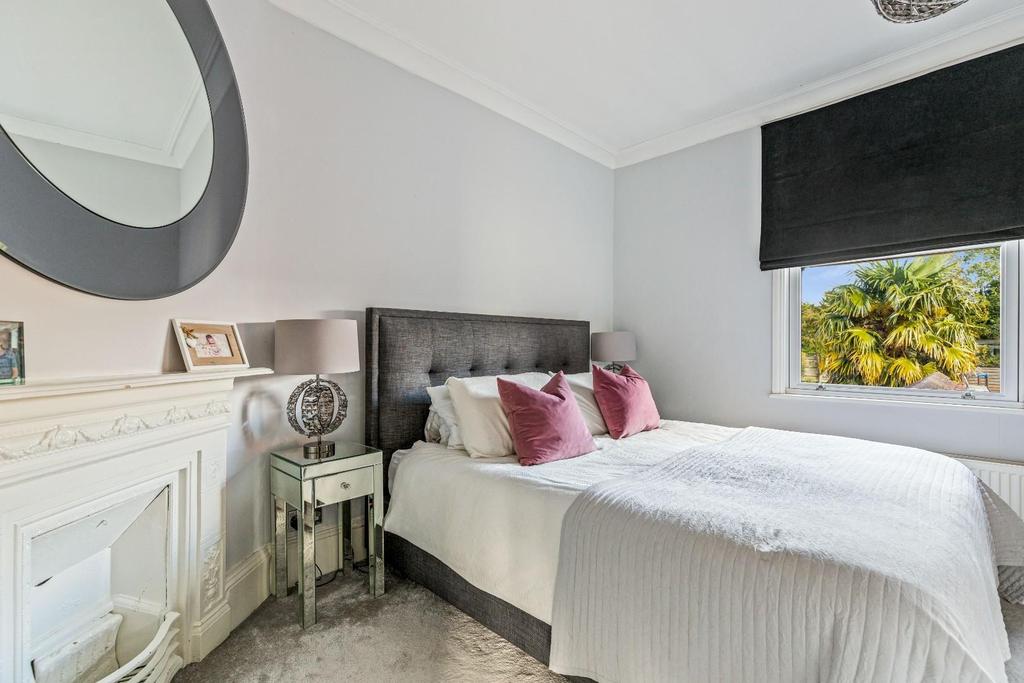Bedroom 2 (2).jpg