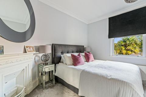 239 Faversham Road, Kennington, Ashford, TN24 9AJ