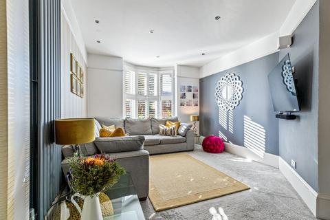239 Faversham Road, Kennington, Ashford, TN24 9AJ